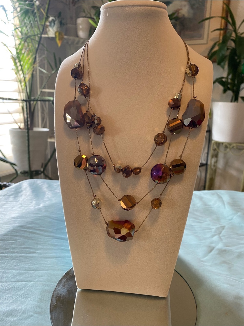 VINTAGE MULTI-STRAND FACETED CRYSTAL STATEMENT NECKLACE - Picture 4 of 11